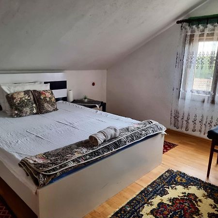 Guesthouse Sobi-Rooms Gradsko Exteriör bild